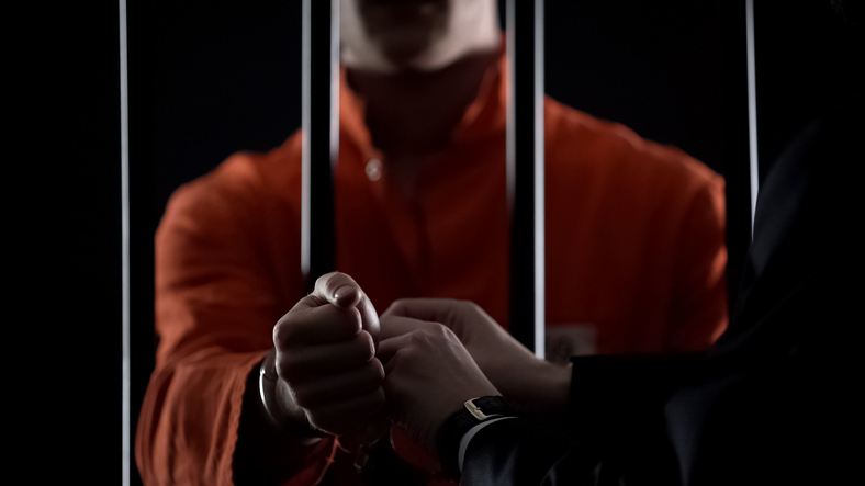 ¿Cómo Saber si Tienes una Orden de Arresto en el Condado de Monroe?